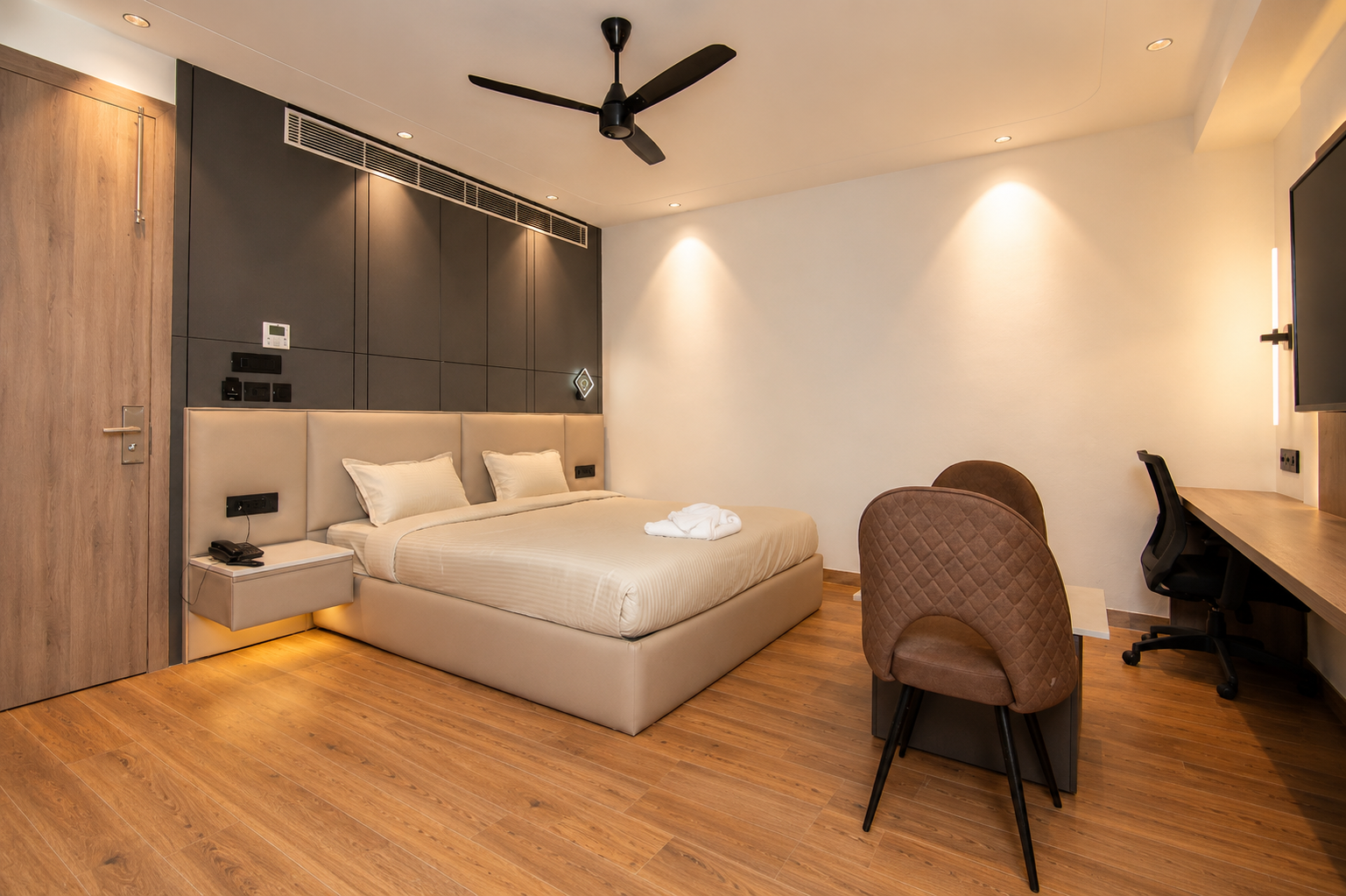 Standard 300 Sqft room